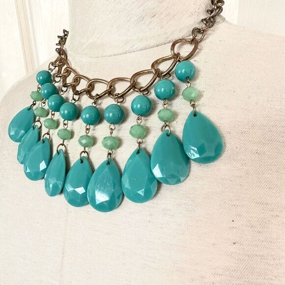 Turquoise colored beaded statement necklace - Picture 3 of 6